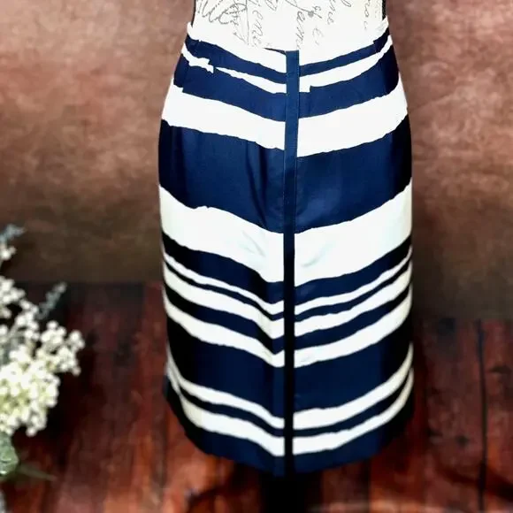 W by Worth Wavy Stripe 100% Silk Twill Slim Skirt Navy/White size 10